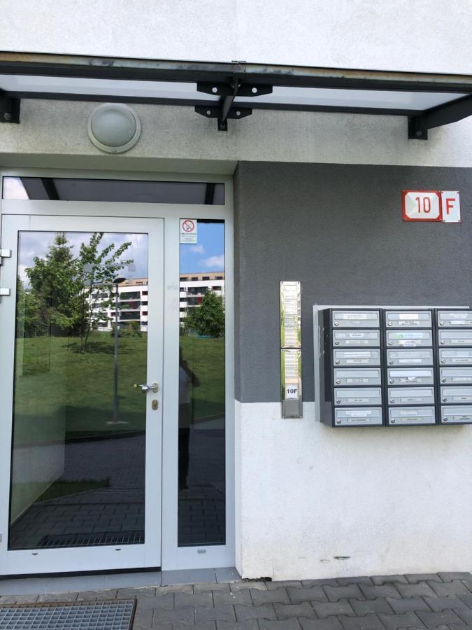 Bl Luxury Apartment, 24Hr Self Check-In, Free Private Garage Parking, Panoramic Views From Balcony, 5 Minute Walk To City Center Banská Bystrica Exterior foto
