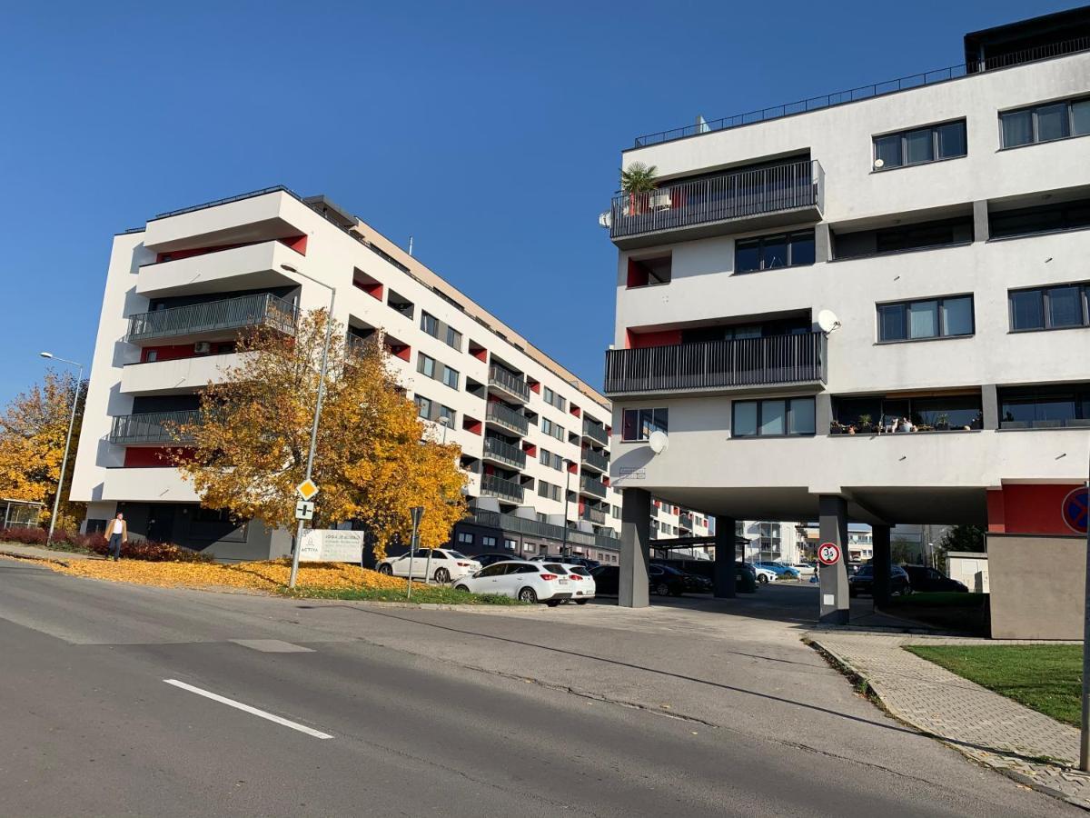 Bl Luxury Apartment, 24Hr Self Check-In, Free Private Garage Parking, Panoramic Views From Balcony, 5 Minute Walk To City Center Banská Bystrica Exterior foto