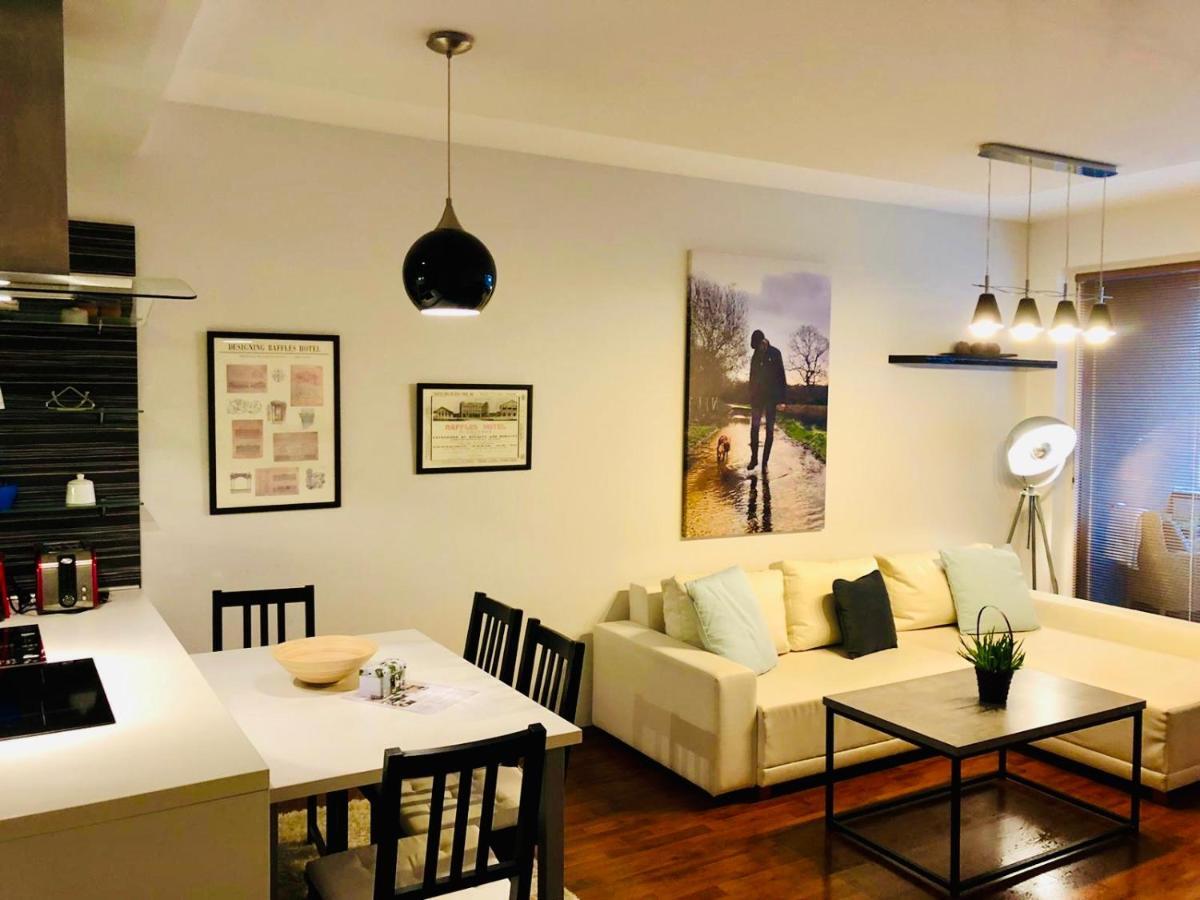 Bl Luxury Apartment, 24Hr Self Check-In, Free Private Garage Parking, Panoramic Views From Balcony, 5 Minute Walk To City Center Banská Bystrica Exterior foto